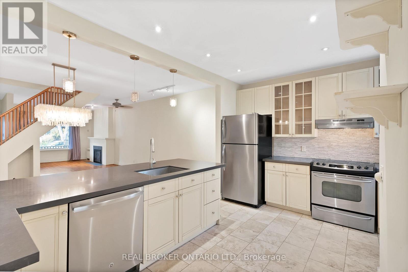 Main - 25 Dixon Avenue, Toronto, Ontario  M4L 1N2 - Photo 17 - E13246960