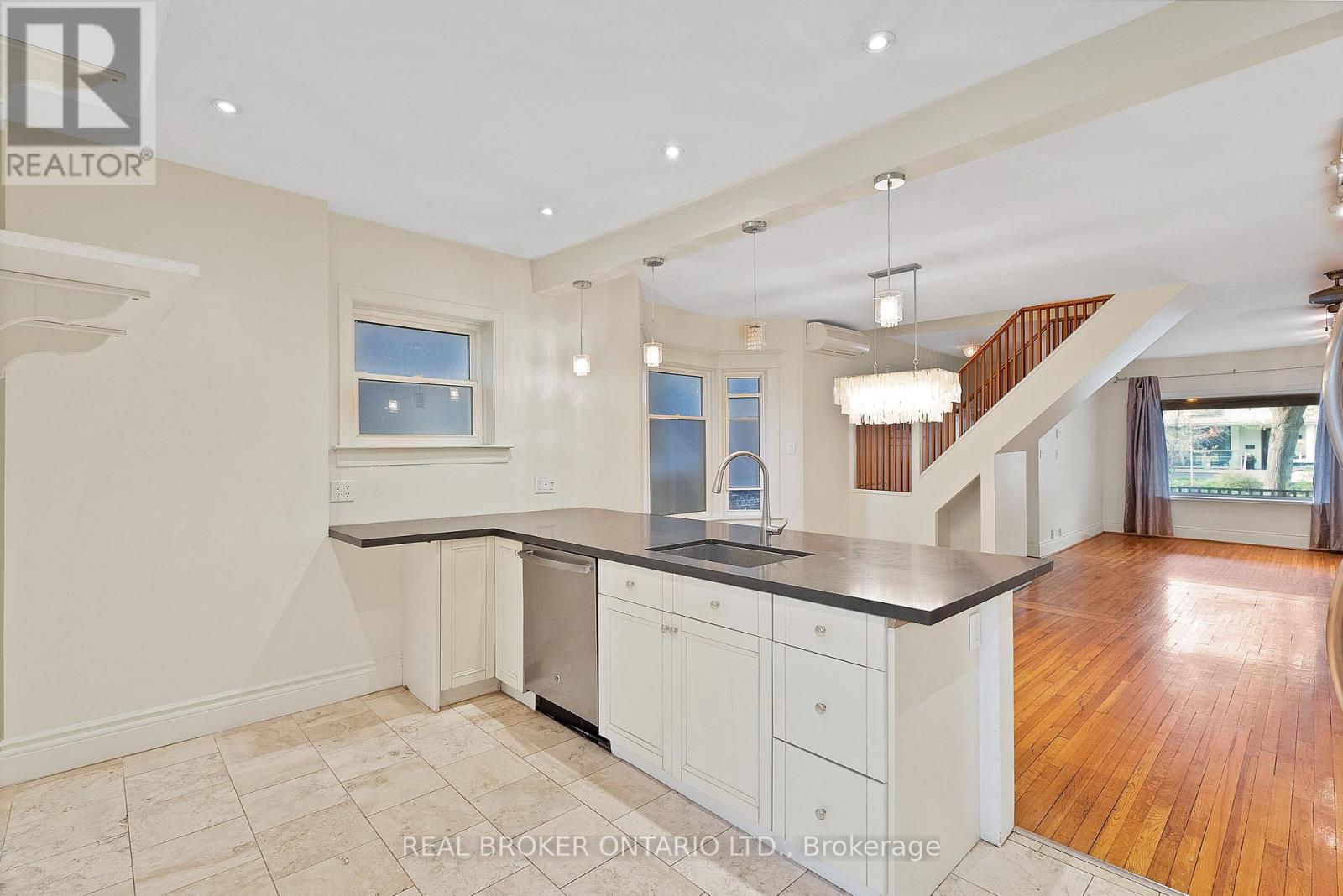 Main - 25 Dixon Avenue, Toronto, Ontario  M4L 1N2 - Photo 18 - E13246960