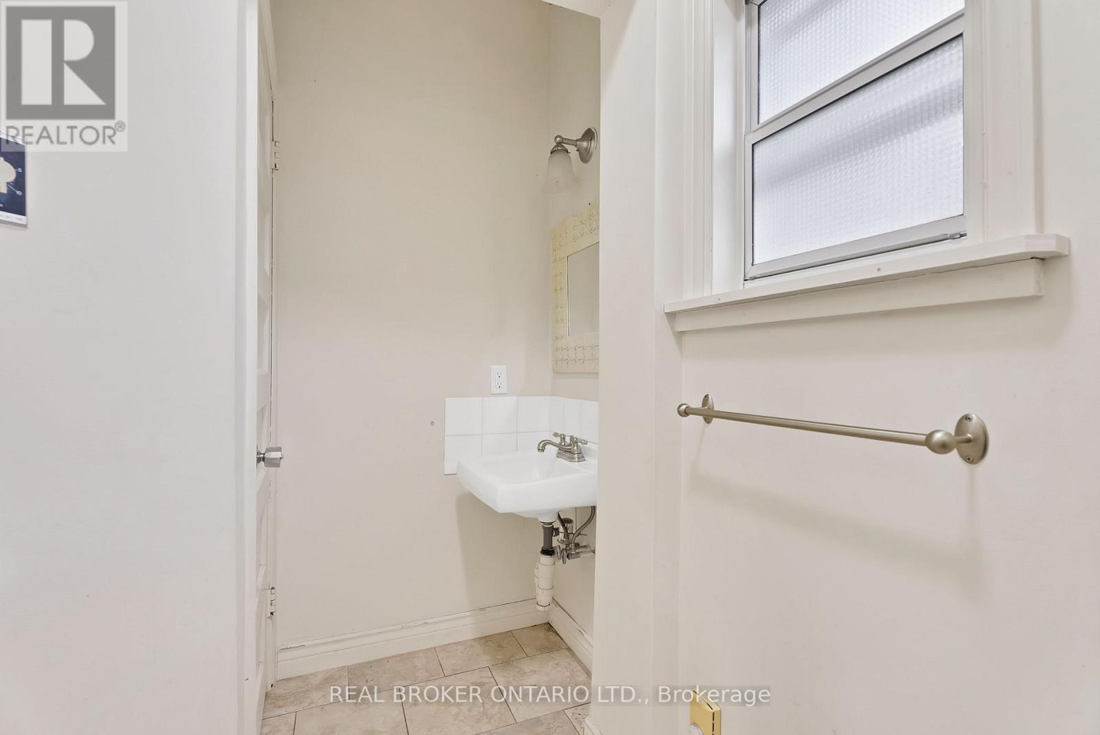 Main - 25 Dixon Avenue, Toronto, Ontario  M4L 1N2 - Photo 19 - E13246960