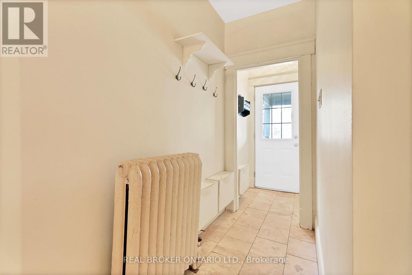 Main - 25 Dixon Avenue, Toronto, Ontario  M4L 1N2 - Photo 4 - E13246960
