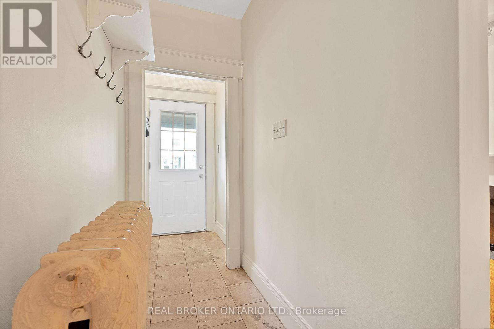 Main - 25 Dixon Avenue, Toronto, Ontario  M4L 1N2 - Photo 5 - E13246960