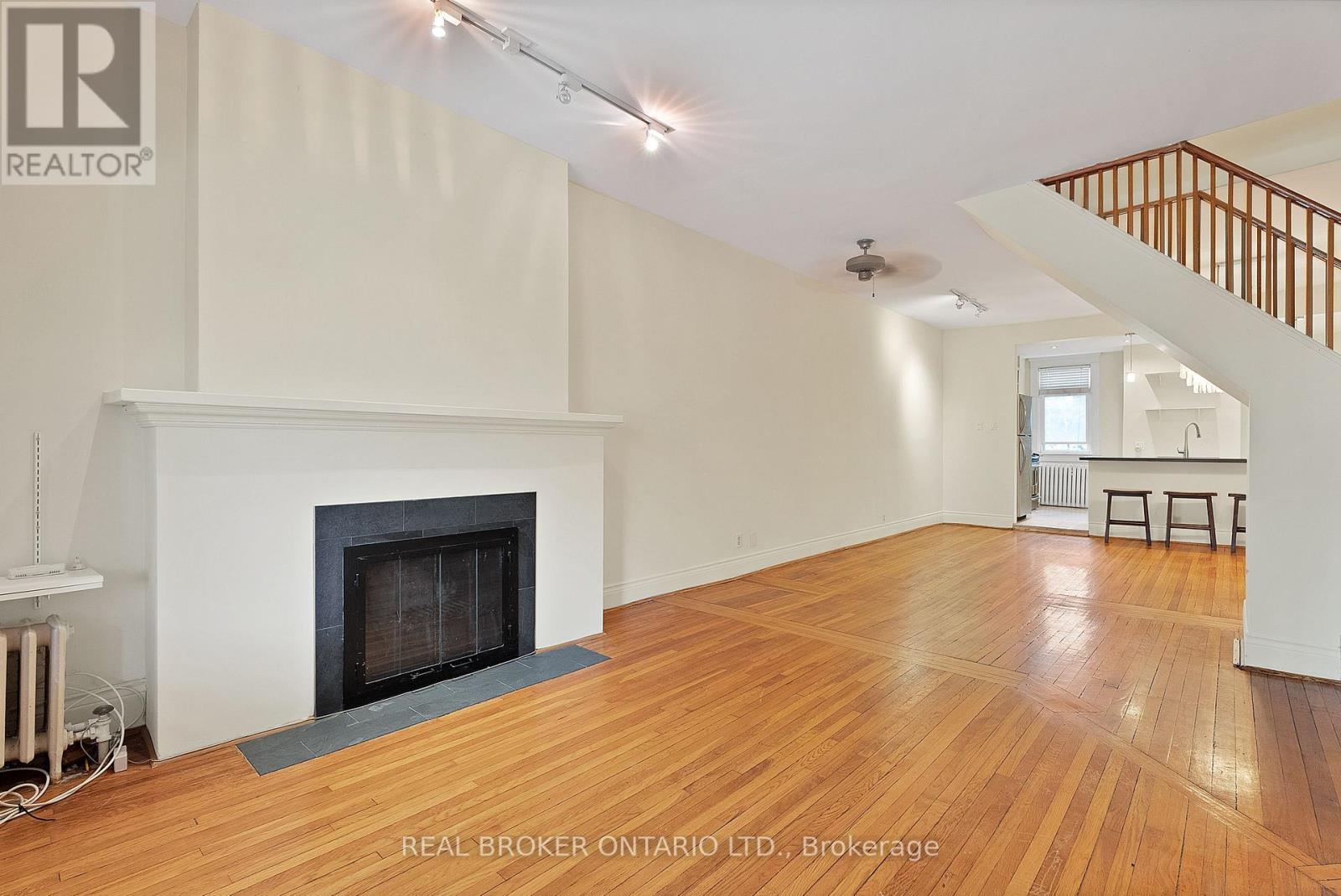 Main - 25 Dixon Avenue, Toronto, Ontario  M4L 1N2 - Photo 6 - E13246960