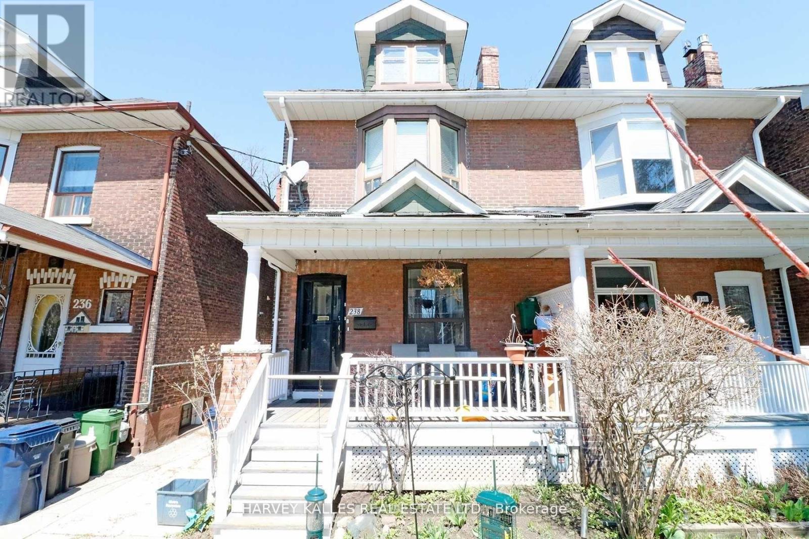 LOWER - 238 STRATHMORE BOULEVARD, Toronto, Ontario
