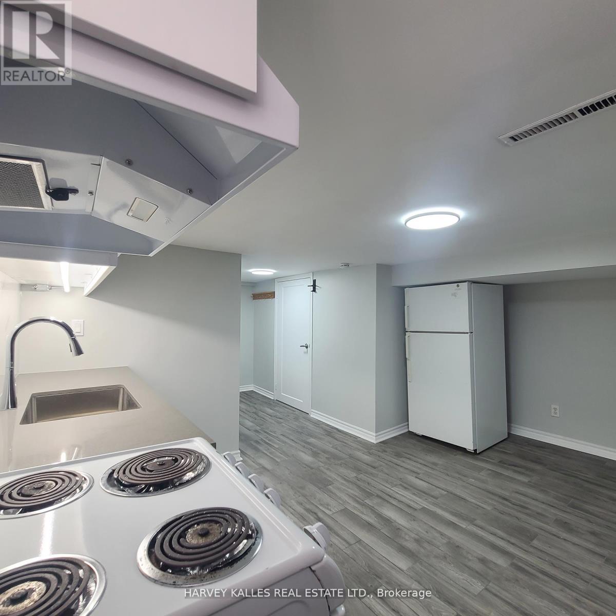 Lower - 238 Strathmore Boulevard, Toronto, Ontario  M4J 1P6 - Photo 6 - E13247004