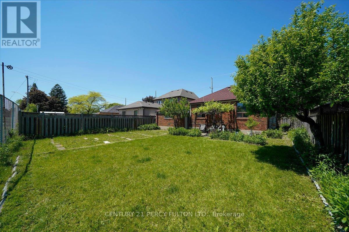 55 Cornwallis Drive, Toronto, Ontario  M1P 1H6 - Photo 18 - E13247036