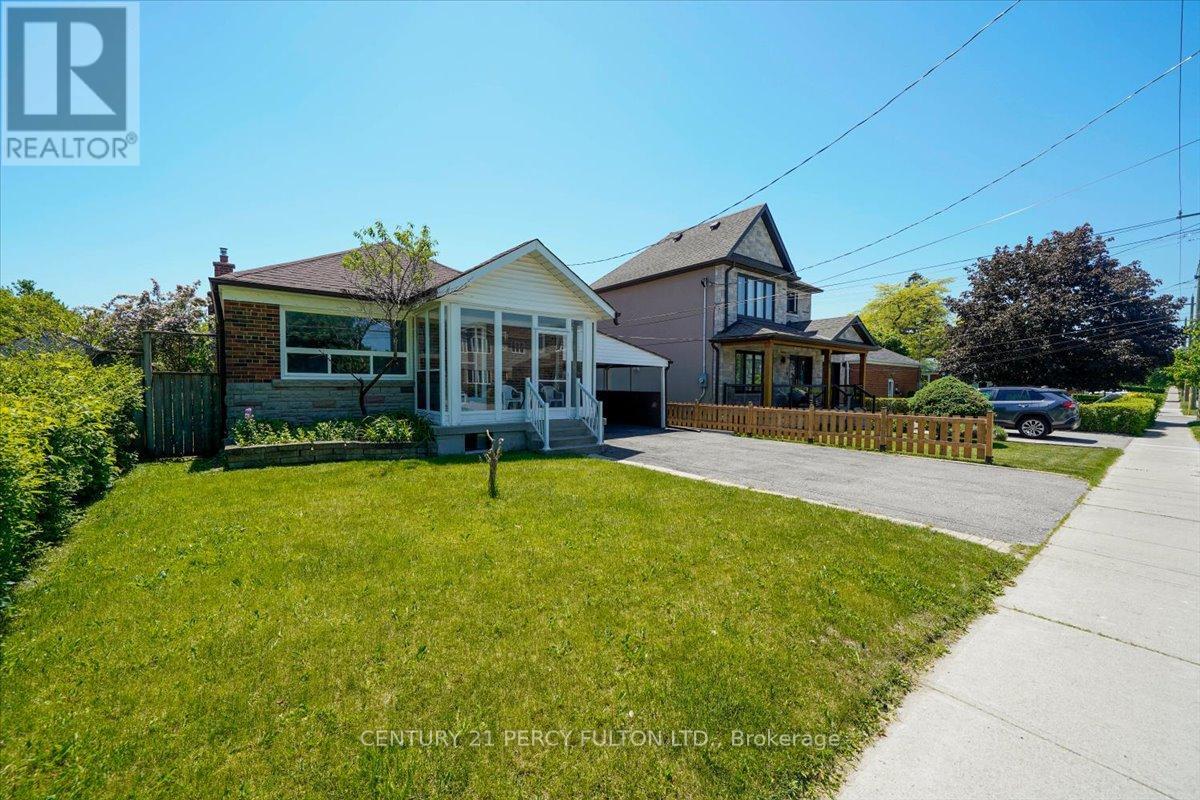 55 Cornwallis Drive, Toronto, Ontario  M1P 1H6 - Photo 2 - E13247036