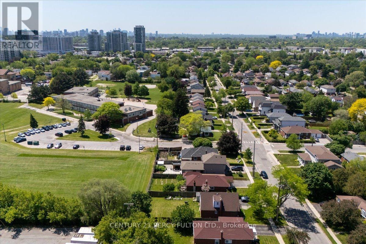55 Cornwallis Drive, Toronto, Ontario  M1P 1H6 - Photo 21 - E13247036