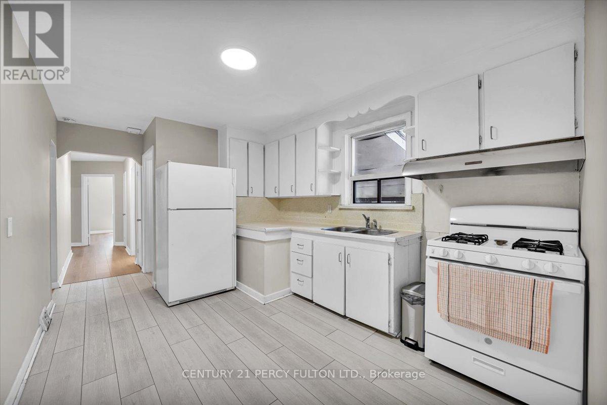55 Cornwallis Drive, Toronto, Ontario  M1P 1H6 - Photo 6 - E13247036
