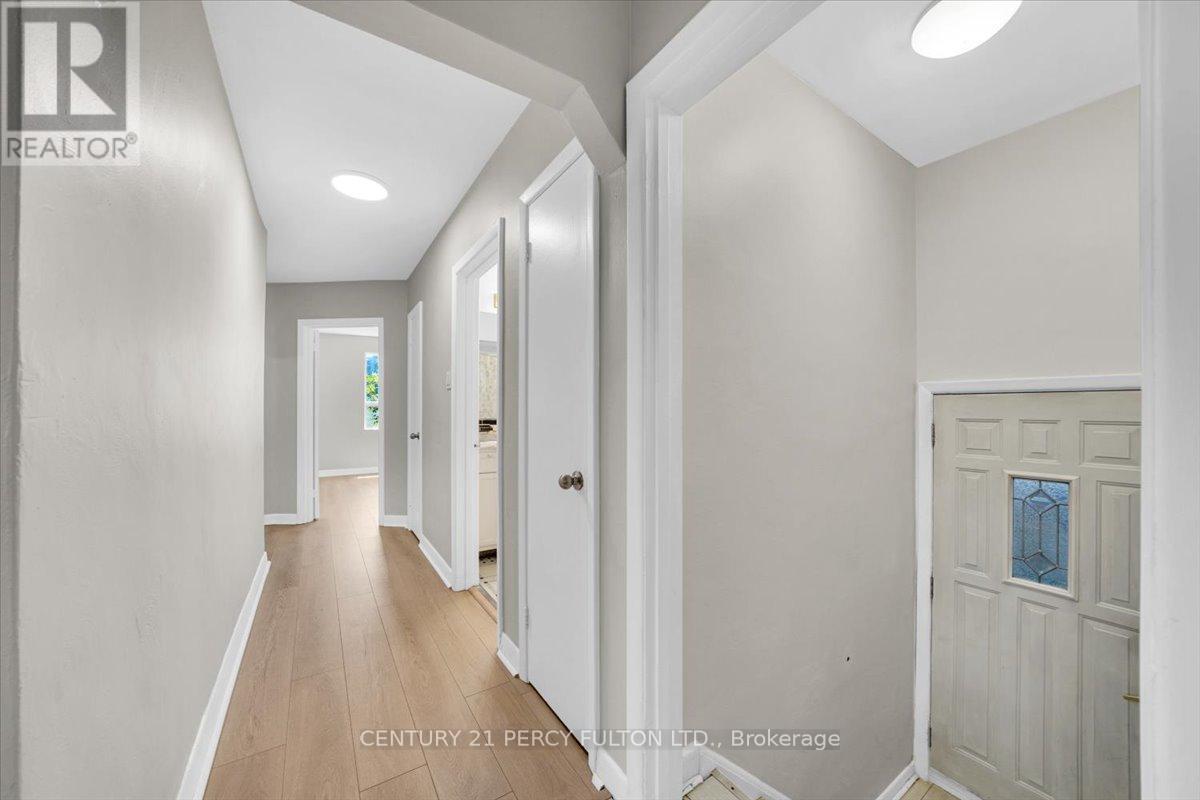 55 Cornwallis Drive, Toronto, Ontario  M1P 1H6 - Photo 8 - E13247036
