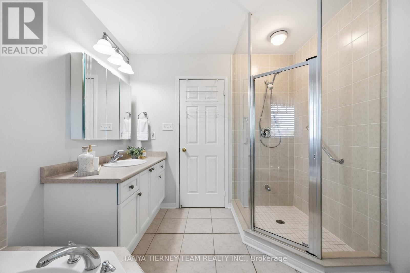 17 Robert Attersley Drive E, Whitby, Ontario  L1R 3E3 - Photo 37 - E13247040