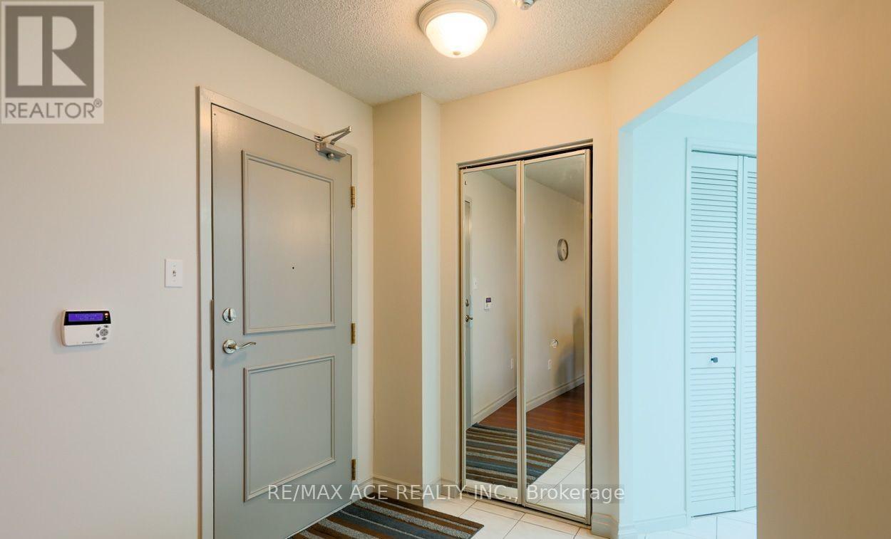 580 - 1 Greystone Walk Drive, Toronto, Ontario  M1K 5J3 - Photo 4 - E13247116