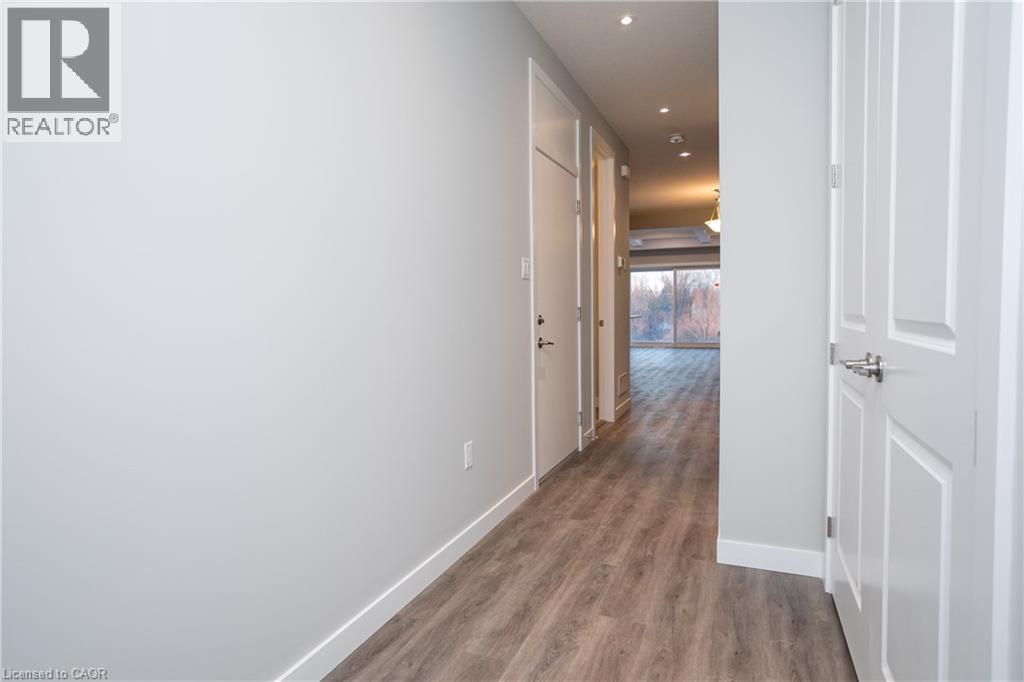 855 Robert Ferrie Drive, Kitchener, Ontario  N2R 0P2 - Photo 2 - 40835572