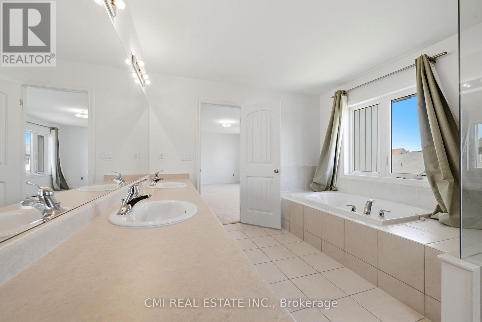 144 Gold Park Gate, Essa, Ontario  L3W 0L9 - Photo 38 - N13247010