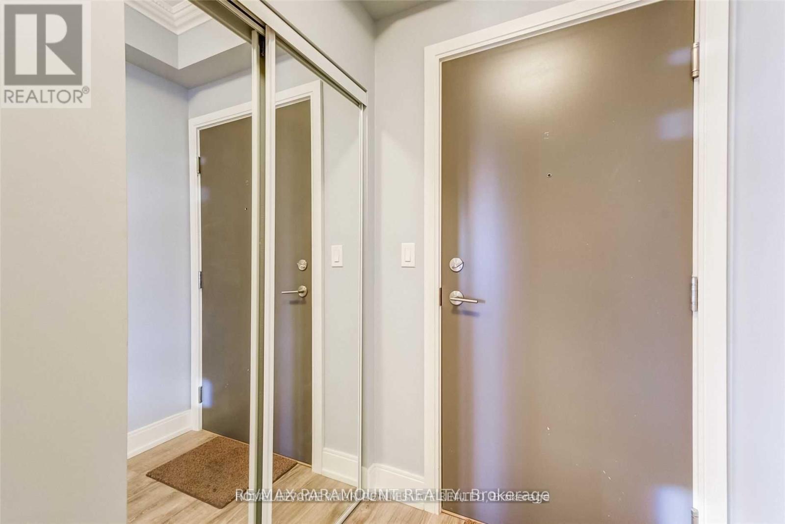 706b - 9600 Yonge Street, Richmond Hill, Ontario  L4C 0X3 - Photo 2 - N13247064