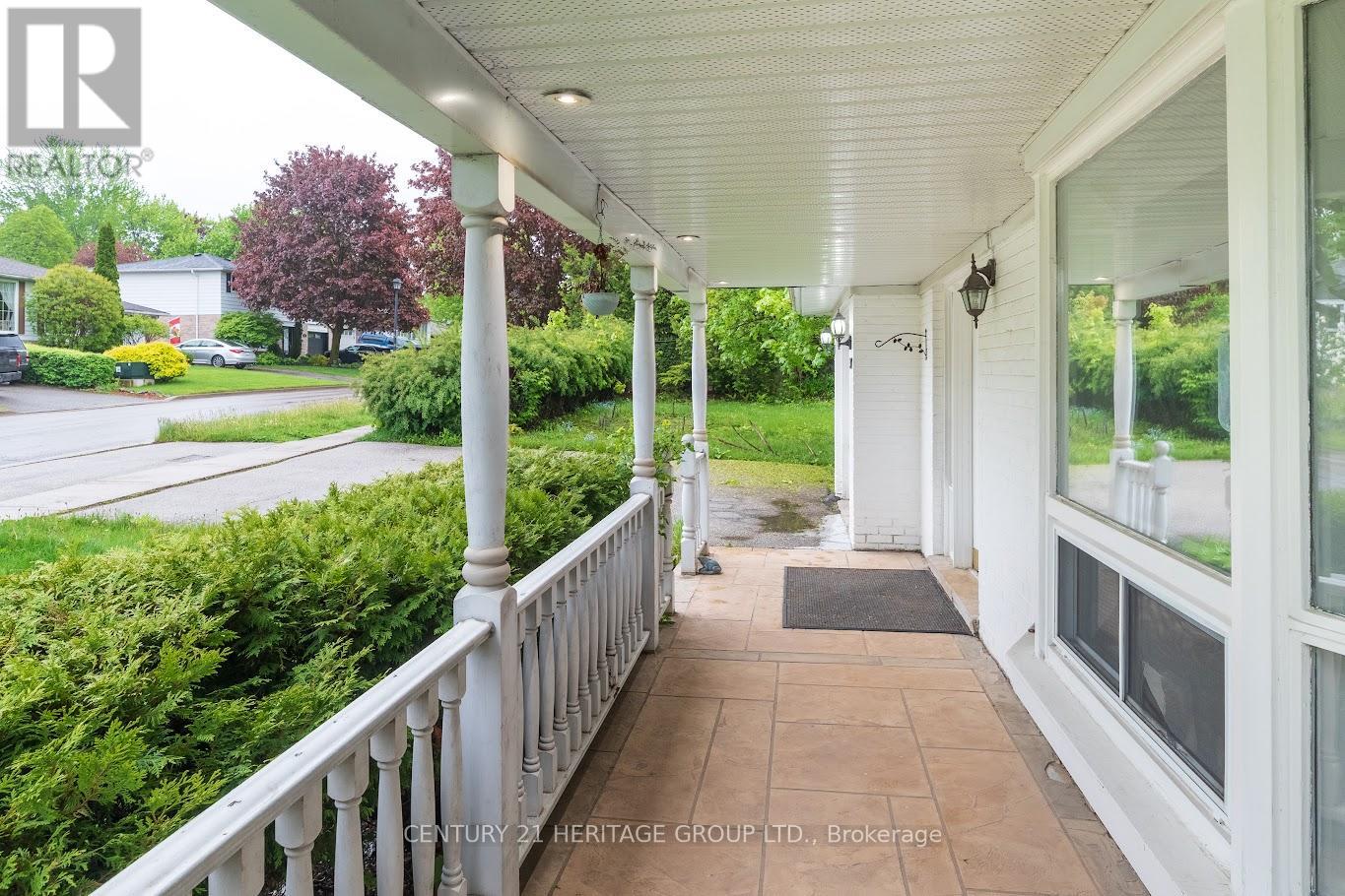 307 Towercrest Drive, Newmarket, Ontario  L3Y 1C1 - Photo 2 - N13247092
