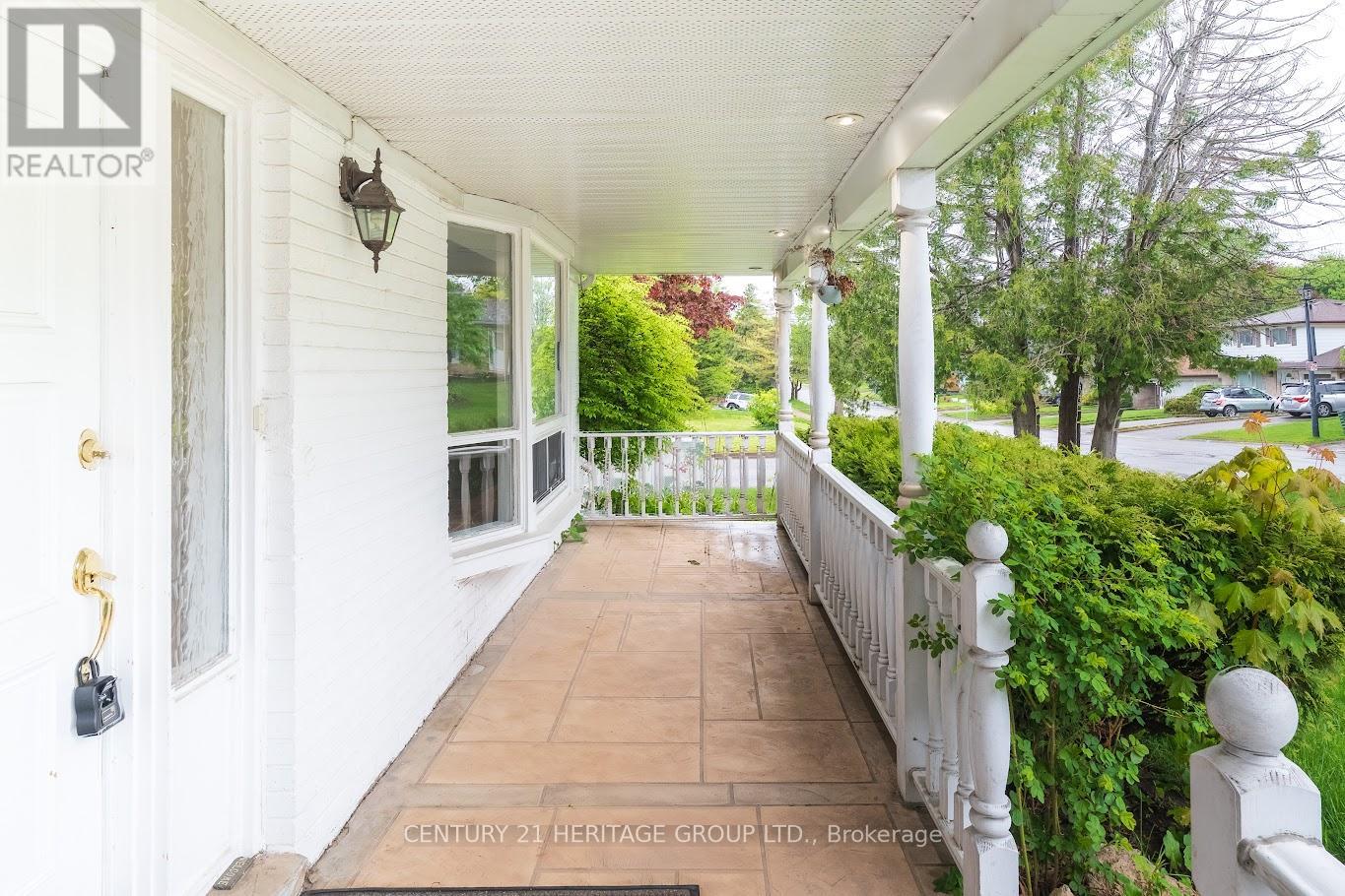307 Towercrest Drive, Newmarket, Ontario  L3Y 1C1 - Photo 3 - N13247092