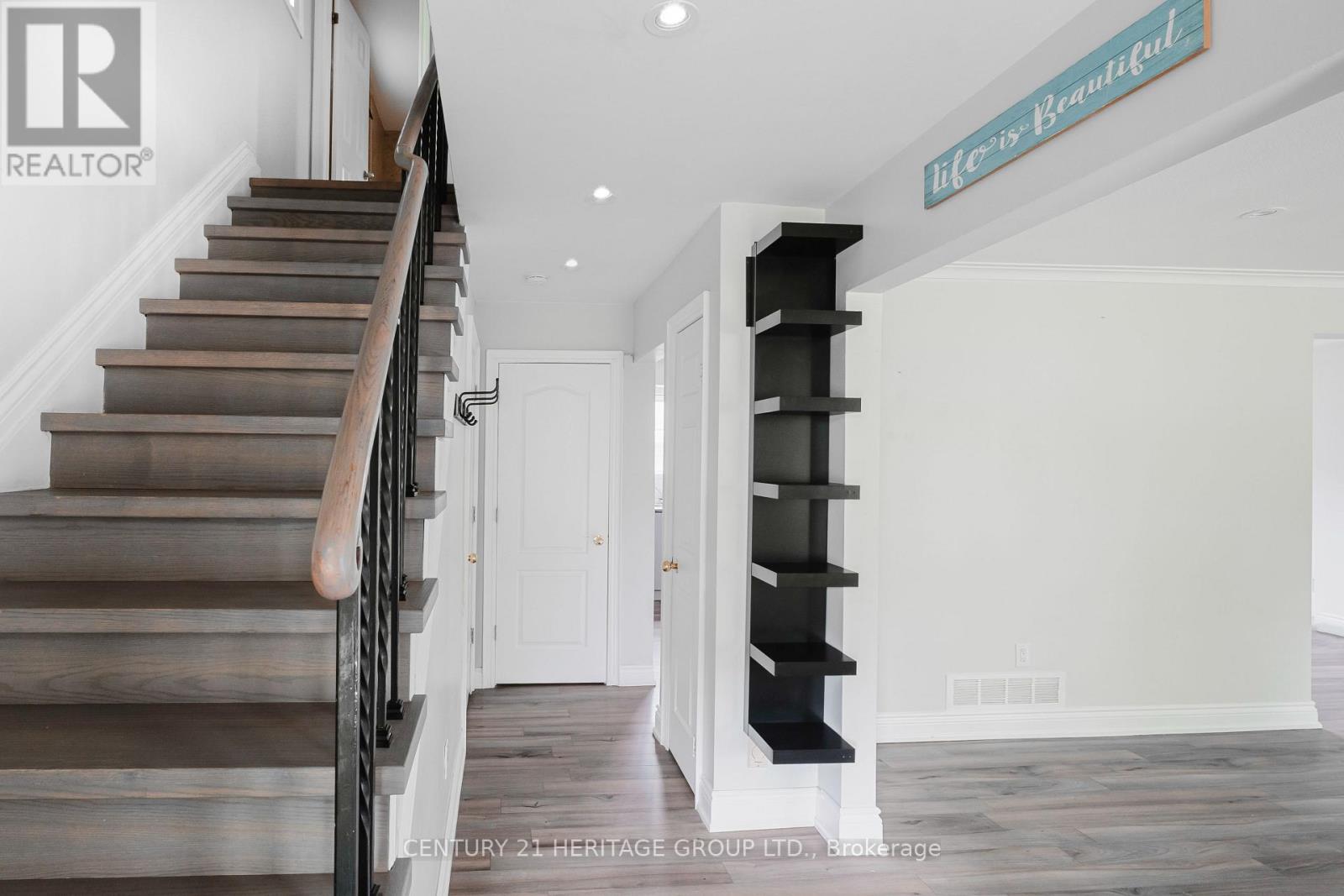 307 Towercrest Drive, Newmarket, Ontario  L3Y 1C1 - Photo 4 - N13247092
