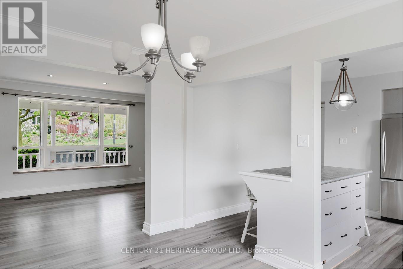307 Towercrest Drive, Newmarket, Ontario  L3Y 1C1 - Photo 9 - N13247092