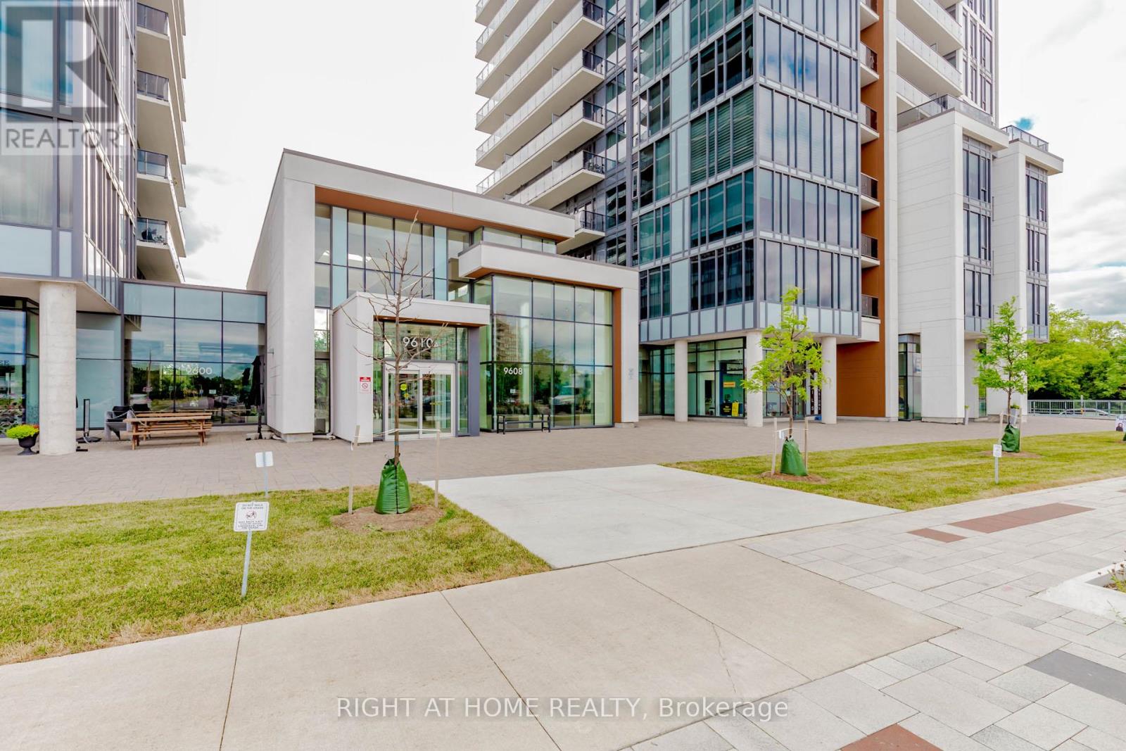 1603 - 9608 Yonge Street, Richmond Hill, Ontario  L4C 0X4 - Photo 2 - N13247168