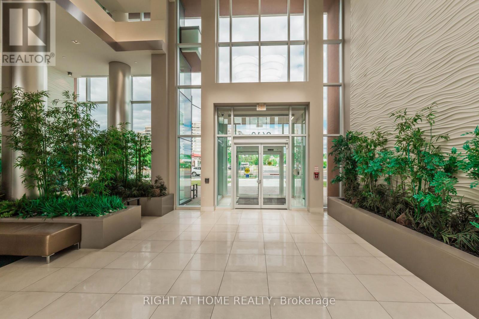 1603 - 9608 Yonge Street, Richmond Hill, Ontario  L4C 0X4 - Photo 5 - N13247168