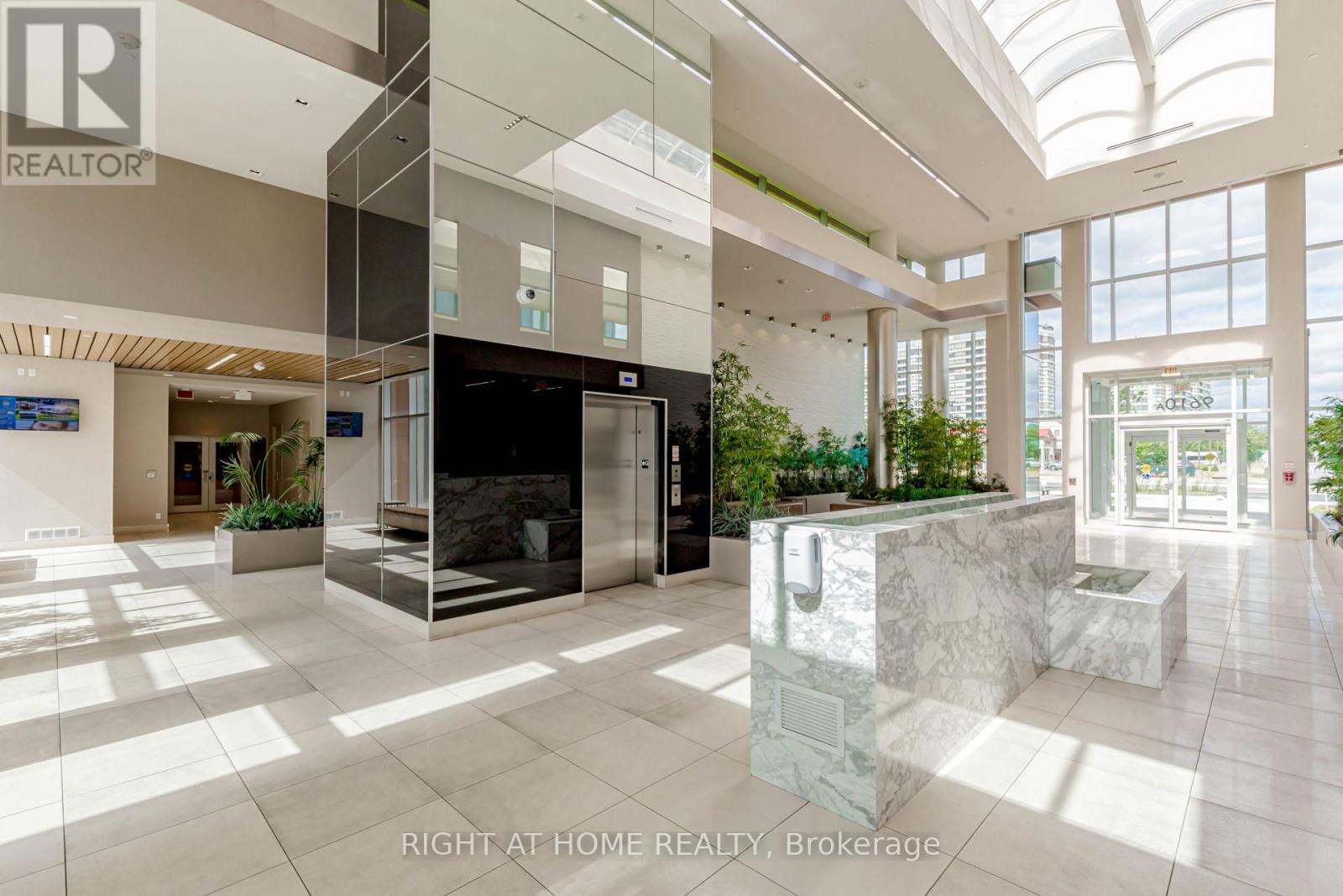 1603 - 9608 Yonge Street, Richmond Hill, Ontario  L4C 0X4 - Photo 6 - N13247168