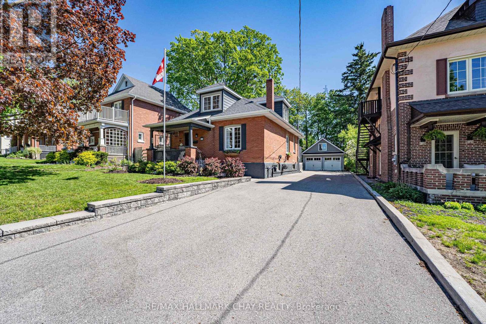 125 Toronto Street, Barrie, Ontario  L4N 1V3 - Photo 2 - S13246898