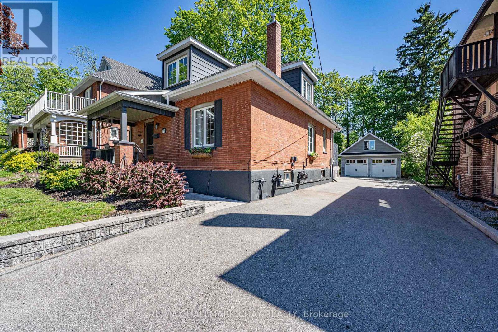125 Toronto Street, Barrie, Ontario  L4N 1V3 - Photo 3 - S13246898
