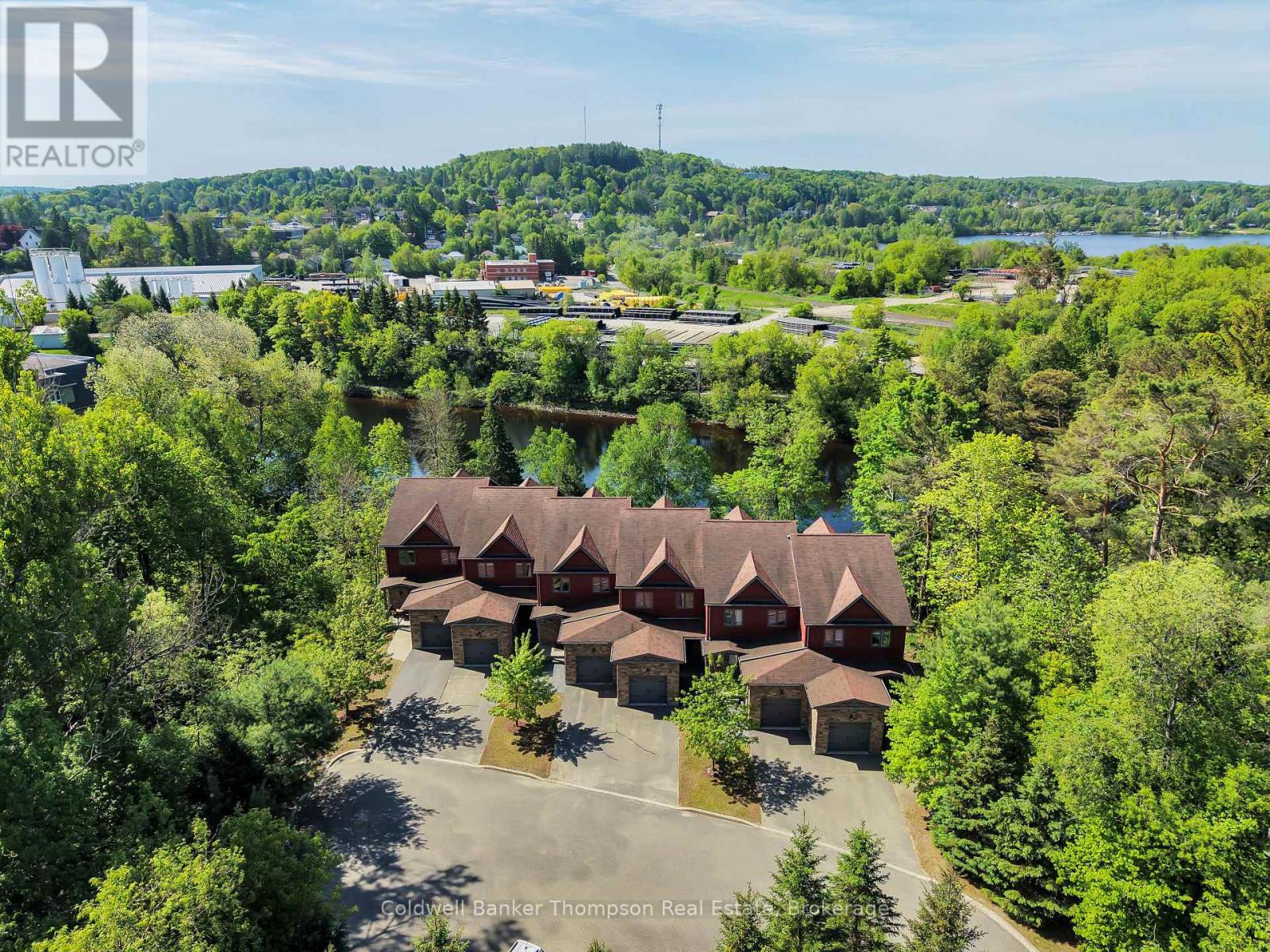 2 - 23 Winona Drive, Huntsville, Ontario P1H 1L9 - Photo 2 - X12942920