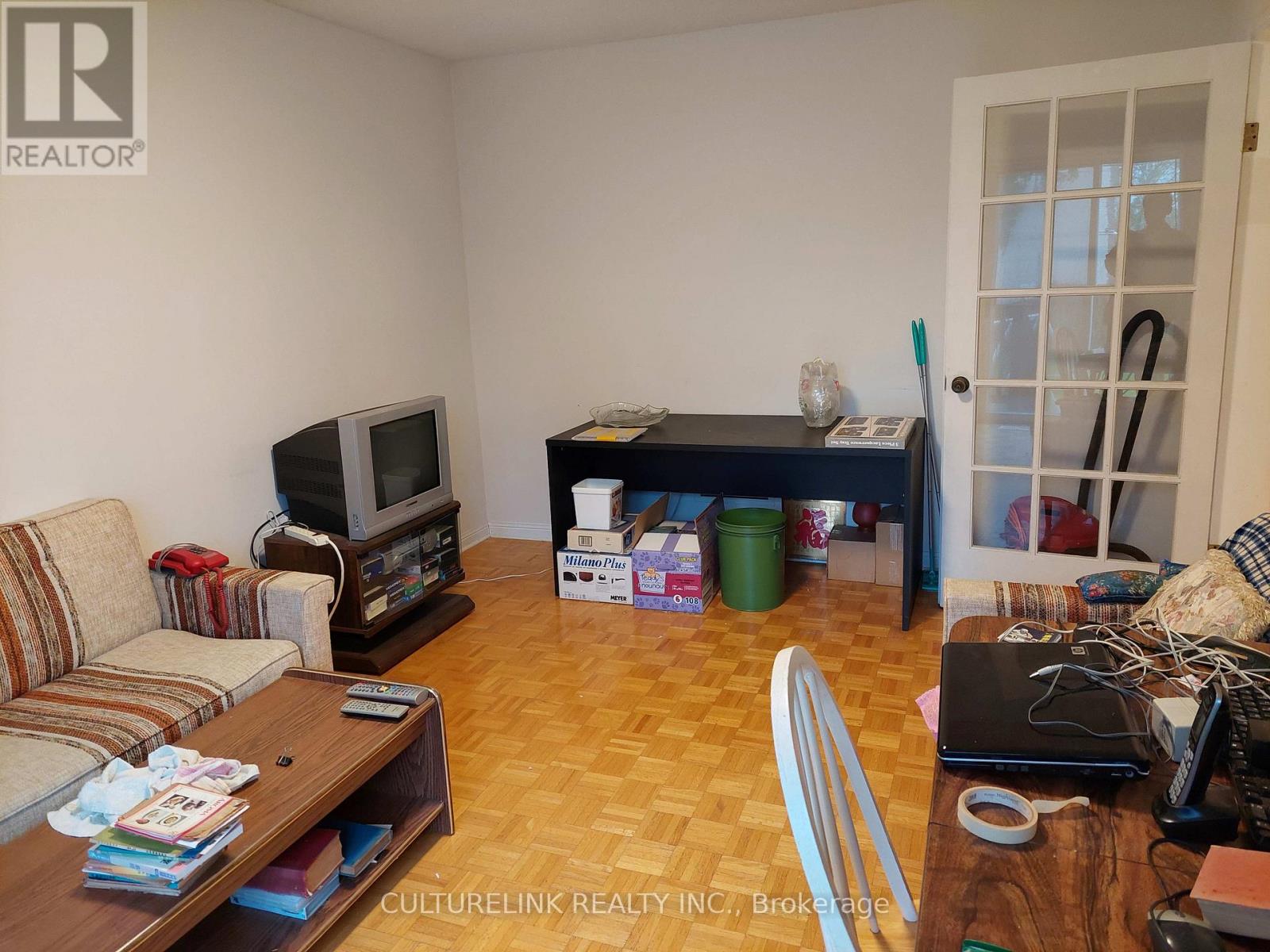 29 Goldwin Avenue, Toronto, Ontario  M6M 2C3 - Photo 11 - W13246906