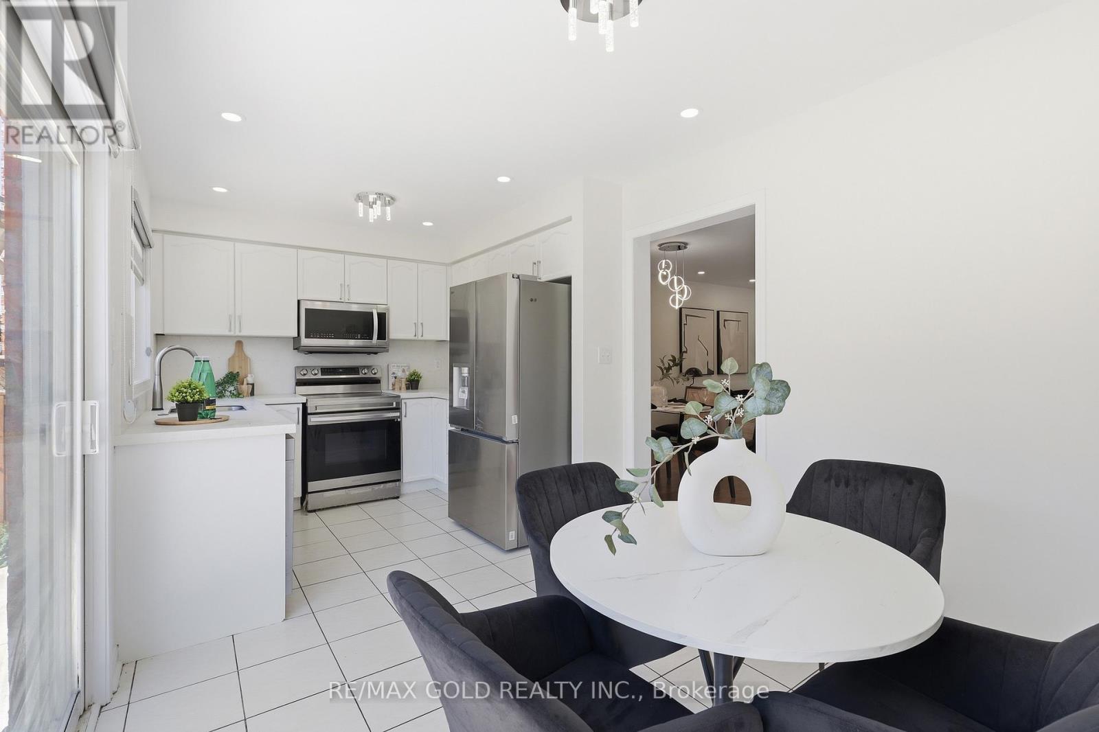74 Sugarhill Drive, Brampton, Ontario  L7A 3N2 - Photo 12 - W13246974
