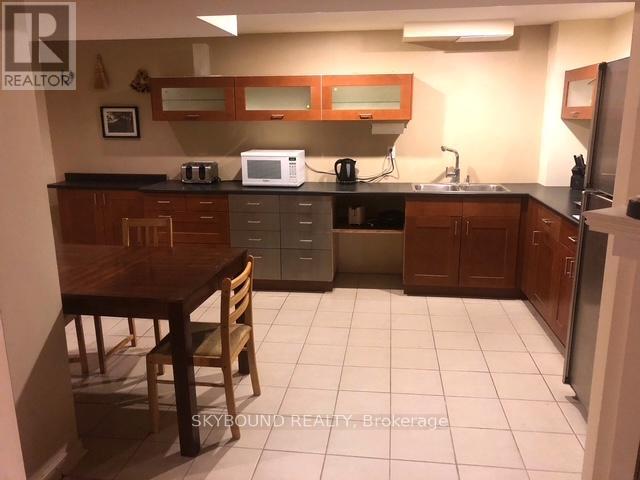 Basement Apartment - 4833 Wild Rose Street, Mississauga, Ontario  L5M 5M8 - Photo 1 - W13247028