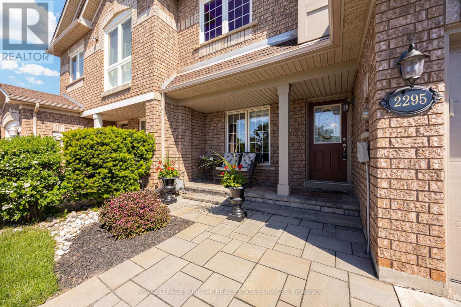 2295 Kingfisher Court, Oakville (Wt West Oak Trails), Ontario  L6M 3Z3 - Photo 3 - W13247188