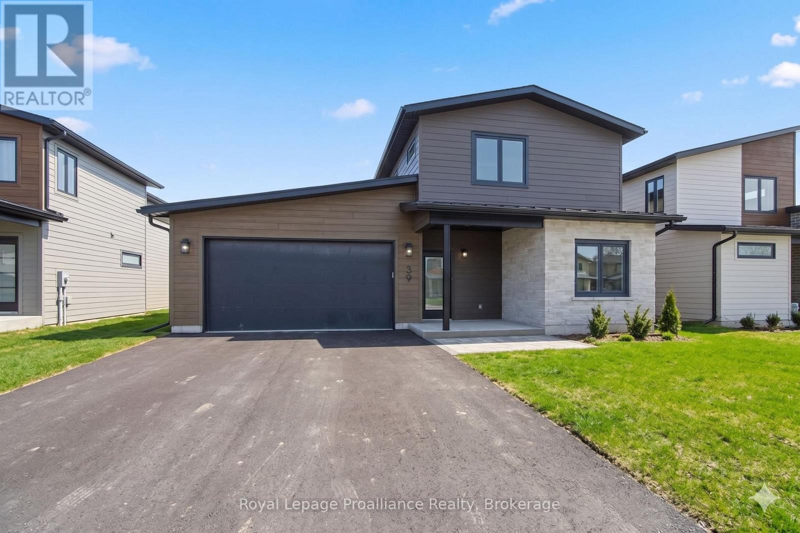 39 FRASER DRIVE, Quinte West, Ontario