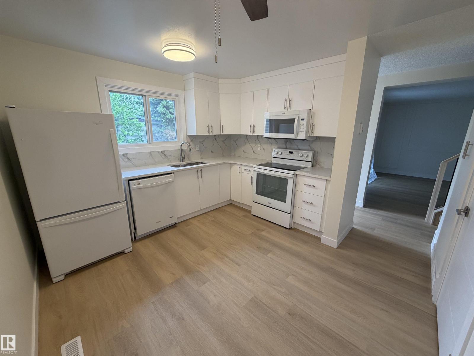 1618 Lakewood Rd W Nw, Edmonton, Alberta T6K 3H4 - Photo 8 - E4491721