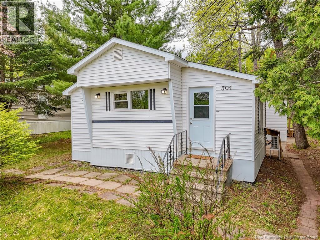 304 Governor Lane, Fredericton, New Brunswick  E3B 7K9 - Photo 1 - NB140769