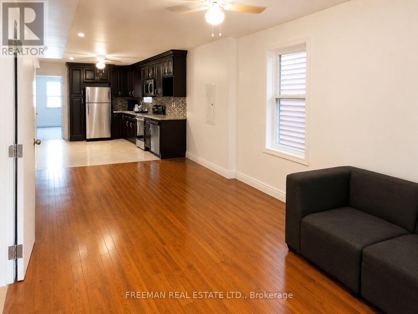 2 - 1022 Gerrard Street E, Toronto, Ontario  M4M 1Z5 - Photo 2 - E13230754