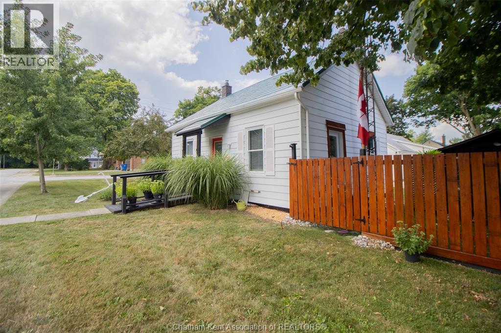 130 Elizabeth Street, Thamesville, Ontario  N0P 2K0 - Photo 3 - 26005196