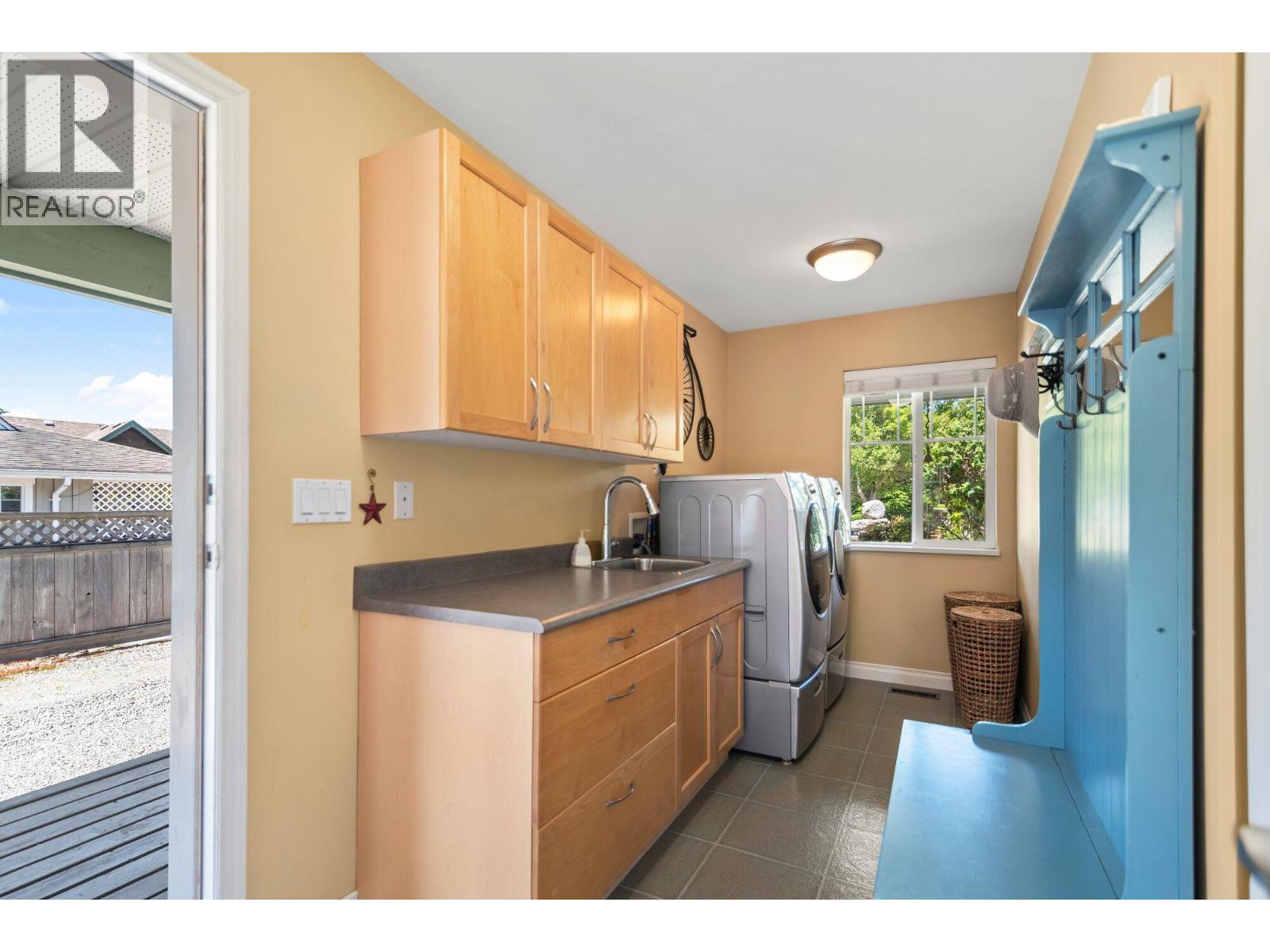 1223 Sunnyside Road, Gibsons, British Columbia  V0N 1V3 - Photo 27 - R3132609