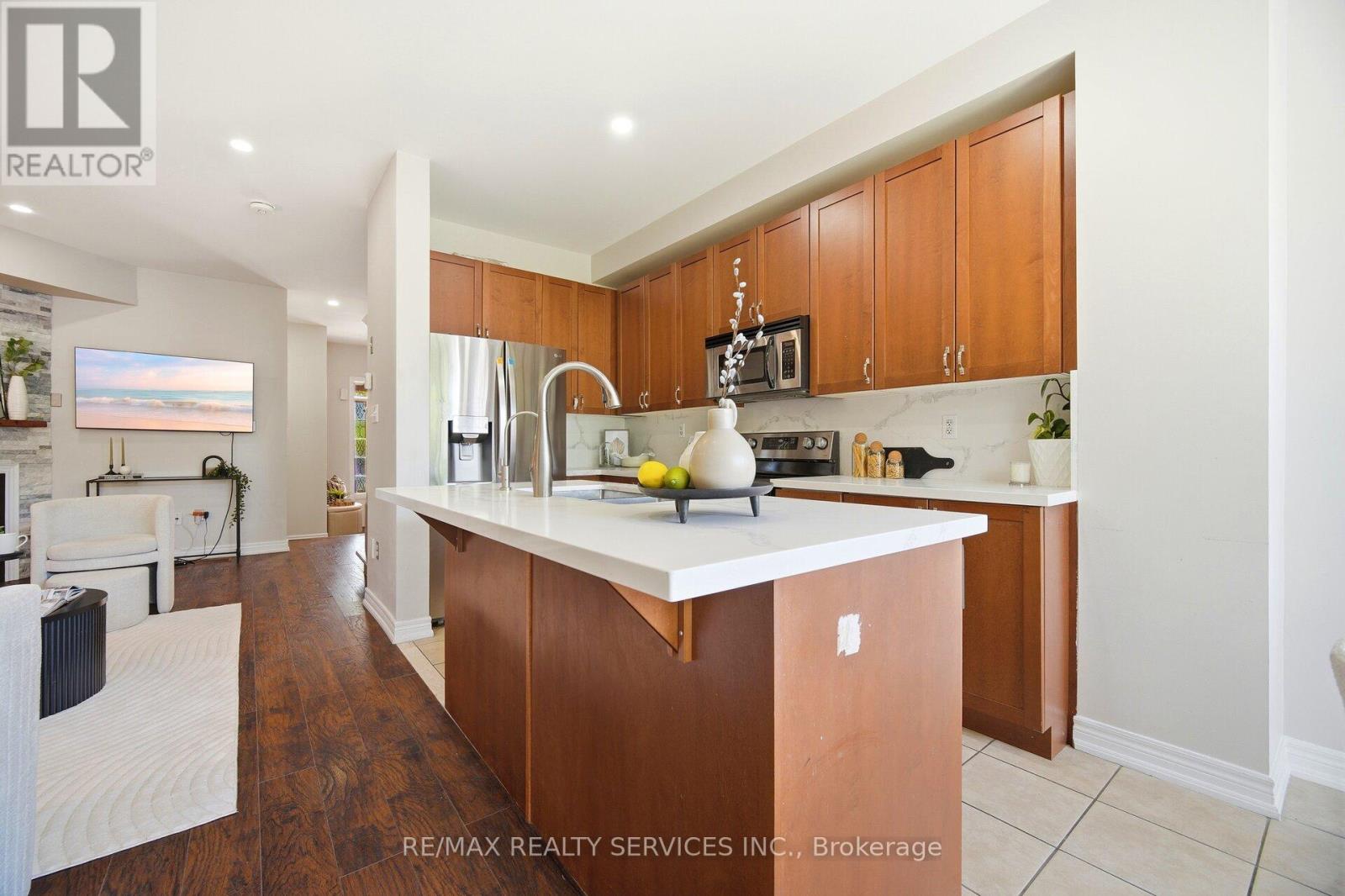 10 Deepcoral Court, Brampton, Ontario  L6V 4P7 - Photo 11 - W13247126