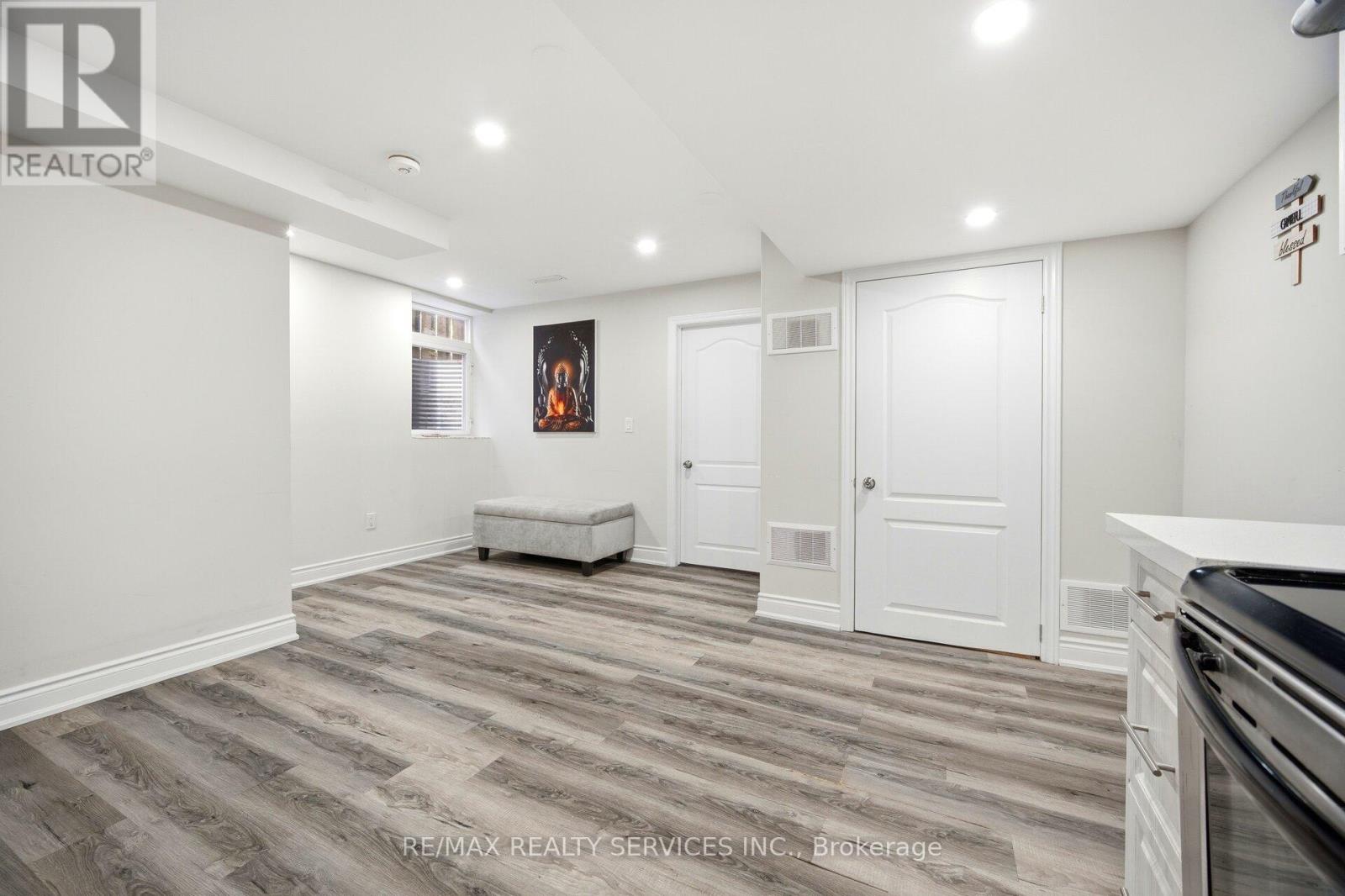 10 Deepcoral Court, Brampton, Ontario  L6V 4P7 - Photo 34 - W13247126