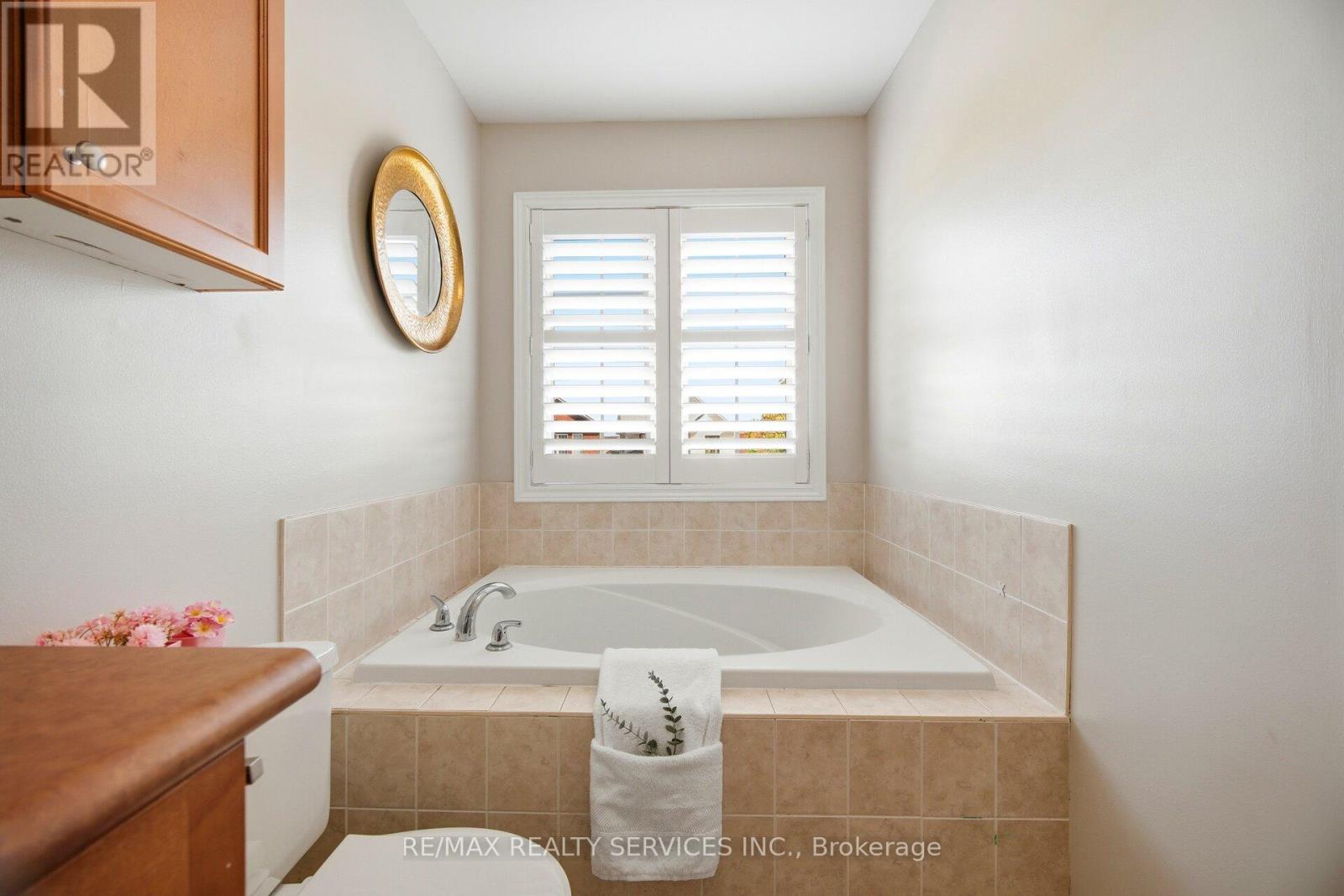 10 Deepcoral Court, Brampton, Ontario  L6V 4P7 - Photo 22 - W13247126