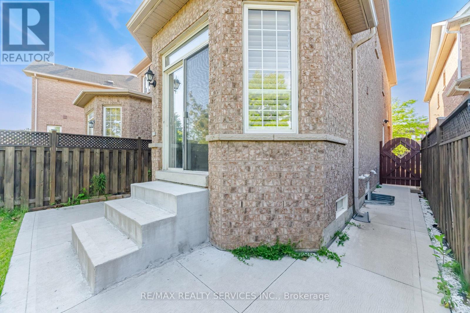 10 Deepcoral Court, Brampton, Ontario  L6V 4P7 - Photo 49 - W13247126