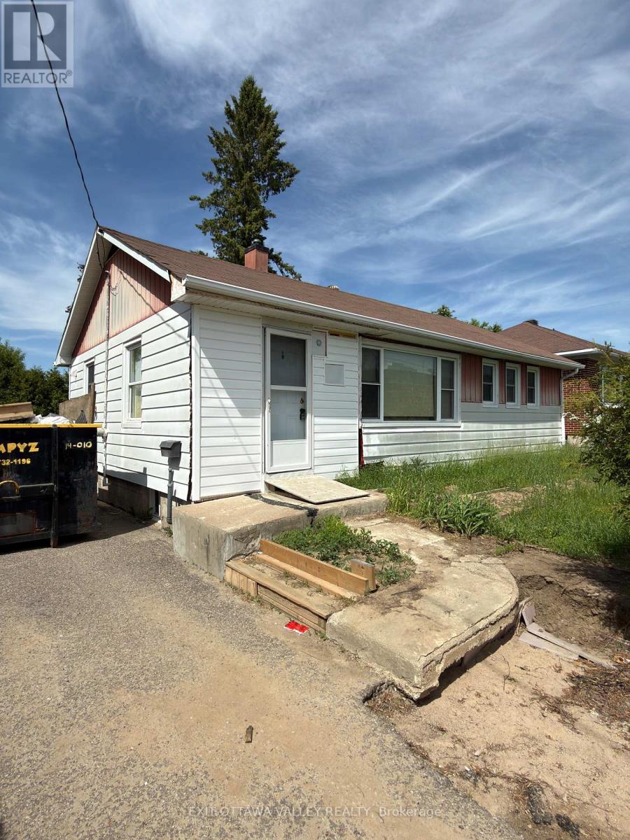 291 BELL STREET, Pembroke, Ontario