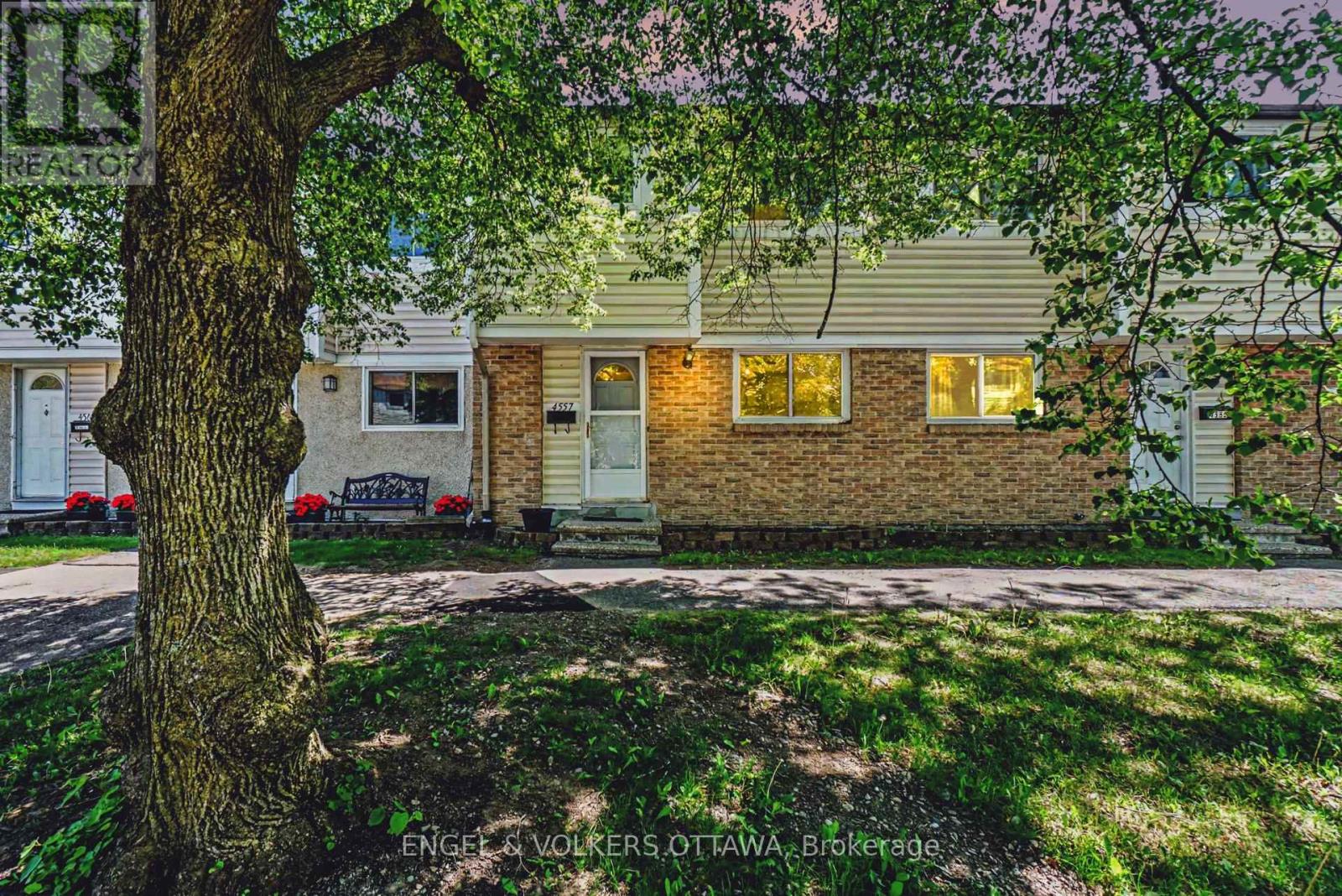 4557 DORA CRESCENT, Ottawa, Ontario