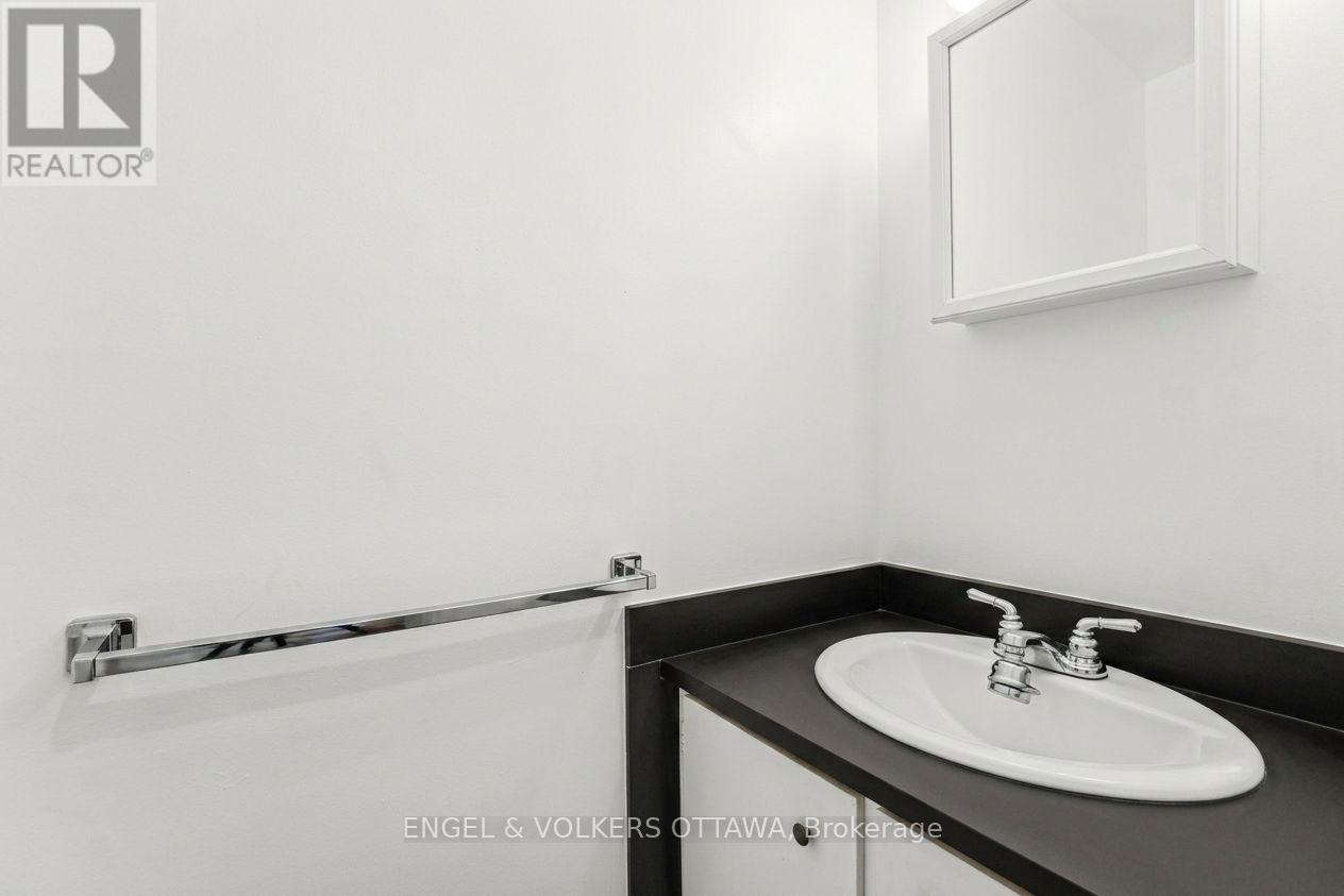 4557 Dora Crescent, Ottawa, Ontario  K1J 8S5 - Photo 9 - X13247436