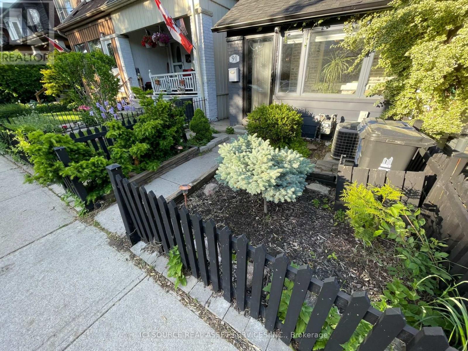 91 Alton Avenue, Toronto, Ontario  M4L 2M3 - Photo 2 - E13246294