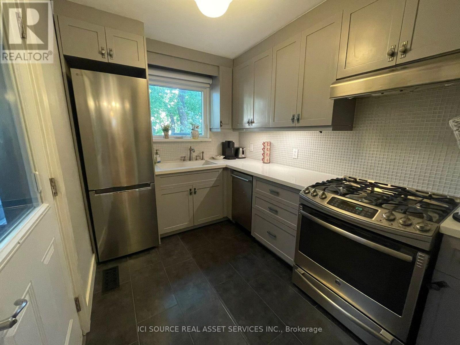 91 Alton Avenue, Toronto, Ontario  M4L 2M3 - Photo 6 - E13246294