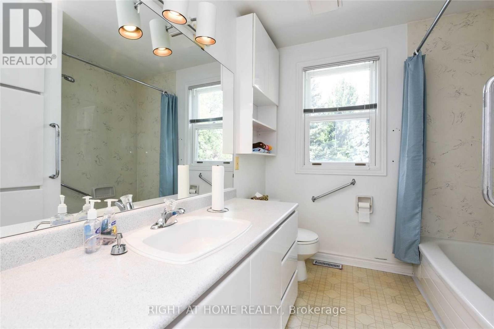 21 Mitre Place, Toronto, Ontario  M9R 3C5 - Photo 31 - W13011668
