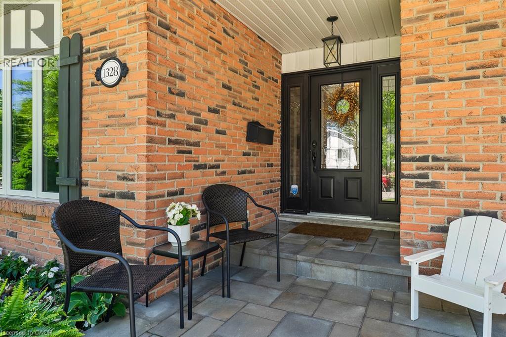 1328 Vancouver Crescent, Burlington, Ontario  L7M 1W2 - Photo 2 - 40836602