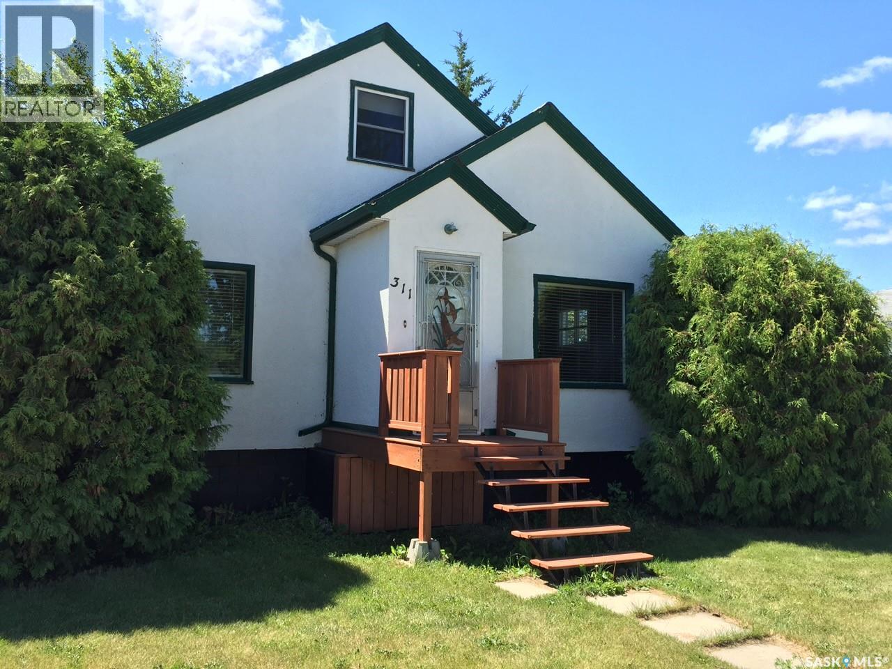 311 1st Street S, Wakaw, Saskatchewan  S0K 4P0 - Photo 1 - SK038414